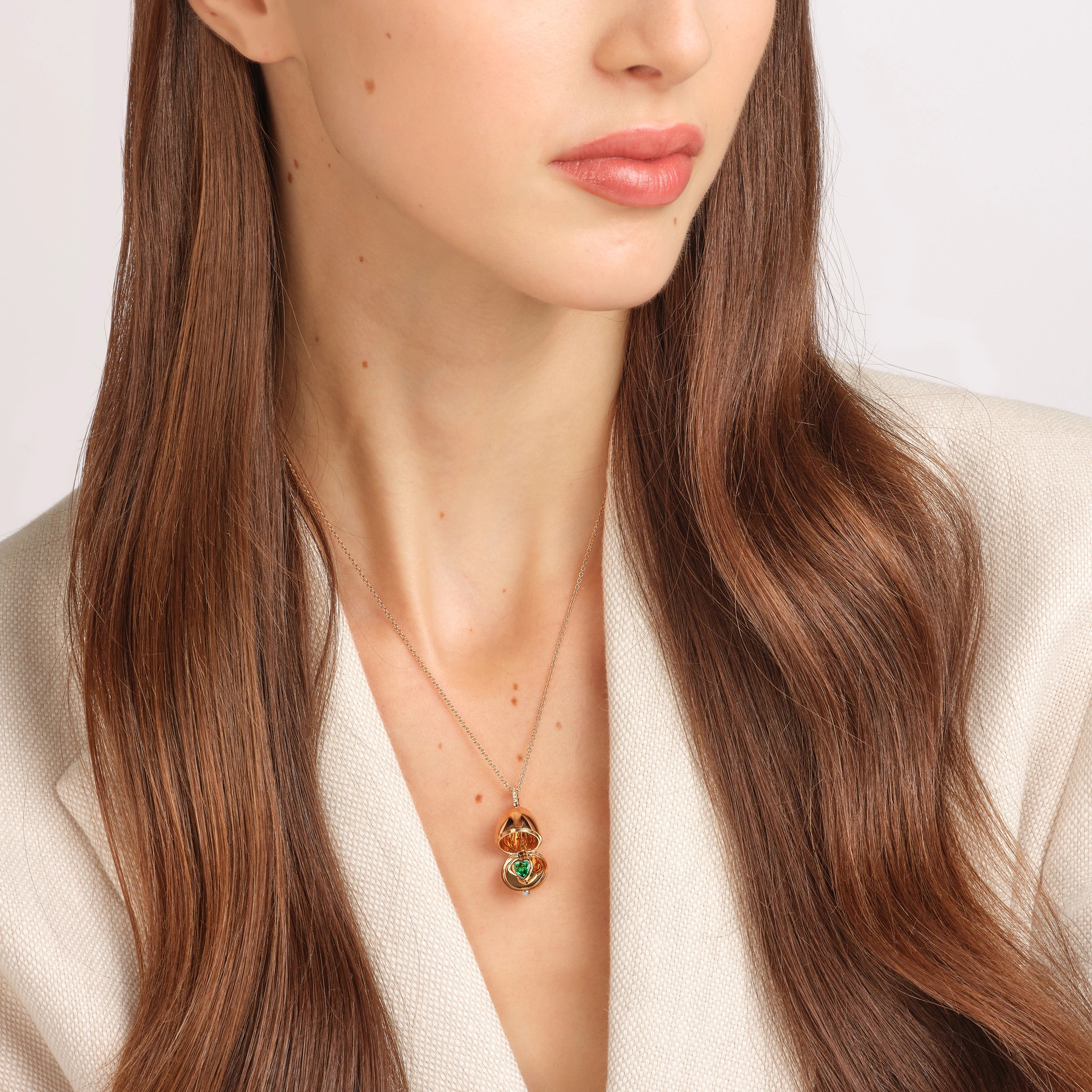 faberge-essence-rose-gold-emerald-heart-surprise-locket-121571-0.jpg