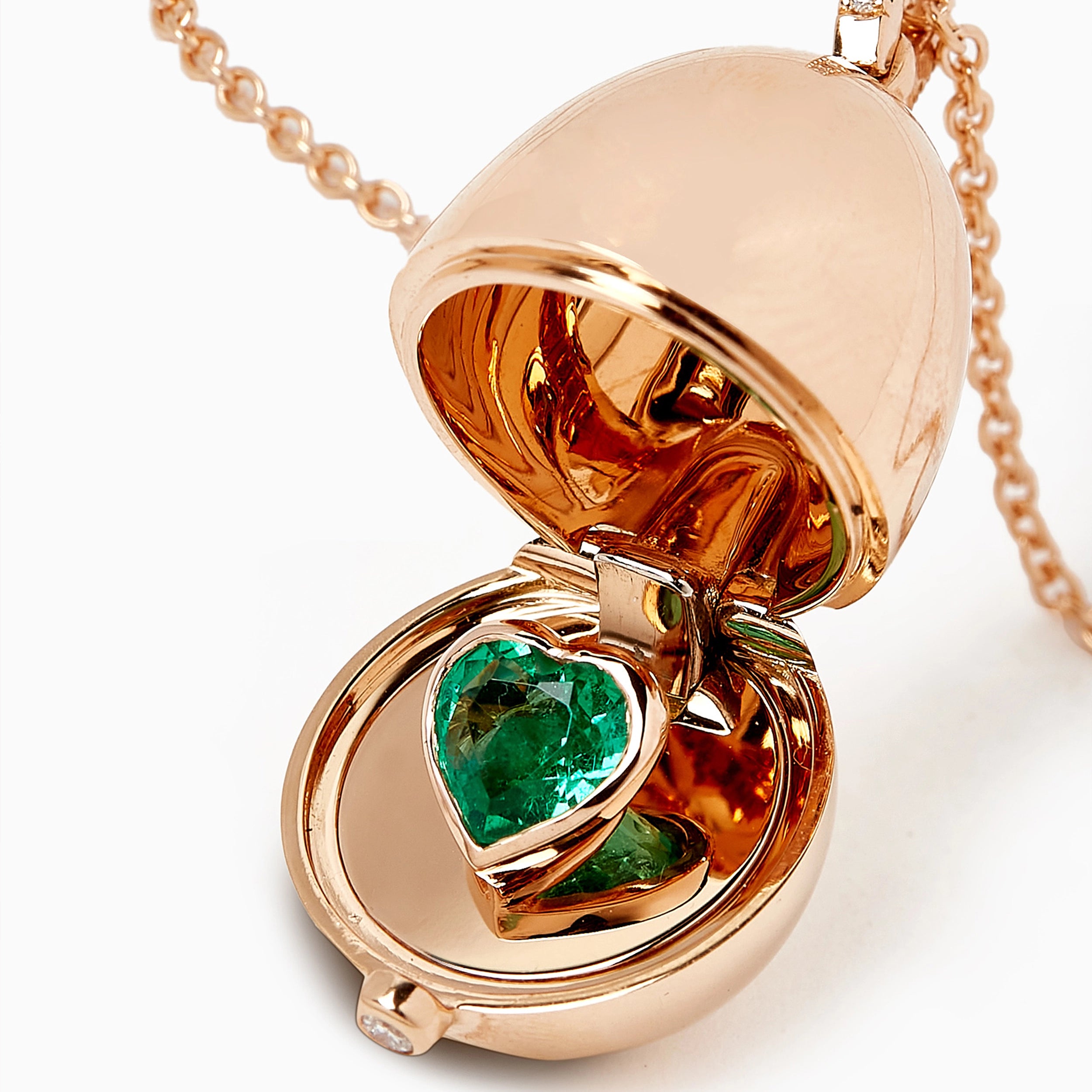 faberge-essence-rose-gold-emerald-heart-surprise-locket-135760-0.jpg