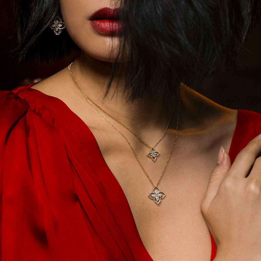 princess-flower-pendant-in-18kt-yellow-gold-with-diamonds-small-version-1-1.jpg